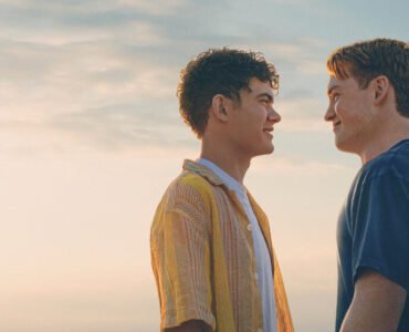 فيلم Heartstopper Forever مع نيك نيلسون وتشارلي سبرينج في الفصل الأخير من قصة حبهما