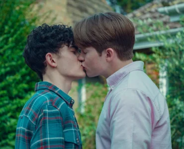 مسلسل Heartstopper مسلسلات مثليين نتفليكس حول قصة حب بين مراهقين