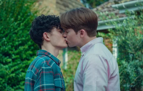 مسلسل Heartstopper مسلسلات مثليين نتفليكس حول قصة حب بين مراهقين
