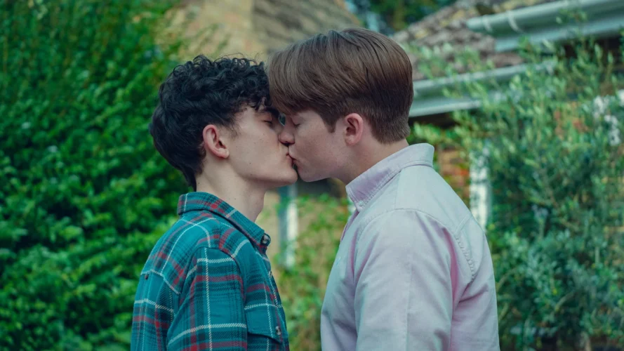 مسلسل Heartstopper مسلسلات مثليين نتفليكس حول قصة حب بين مراهقين