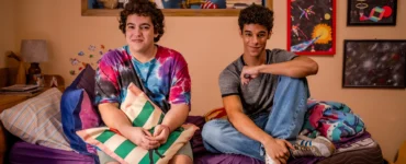 مشهد من فيلم Here the Whole Time البرازيلي عن حب المراهقين المثليين وصورة الجسد على نتفليكس