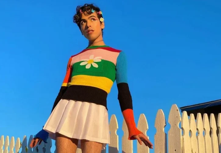 كيف أصبح فيمبوي عبر تجربة الملابس والمكياج والشعر وبناء ستايل Femboy شخصي