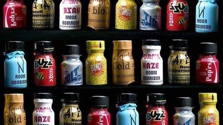بوبرز Poppers وتأثير ألكيل نيتريت أثناء الجنس ومخاطر القلب وضغط الدم والتداخل مع أدوية الانتصاب